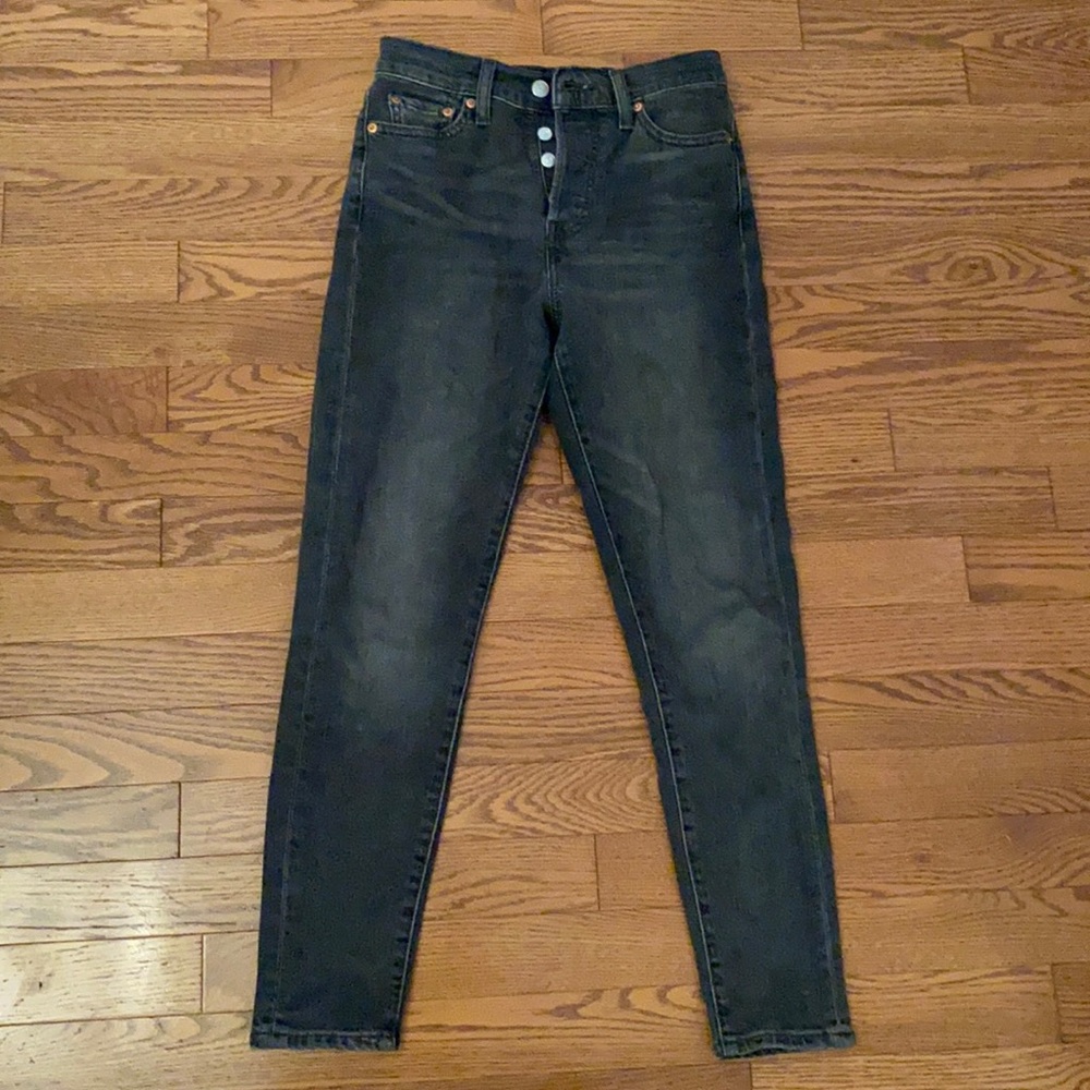 Women’s LEVIS jeans